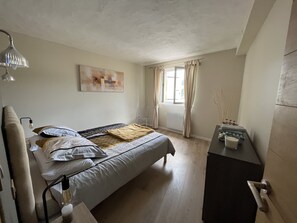 2 Schlafzimmer, Bügeleisen/Bügelbrett, Reisekinderbett, kostenloses WLAN