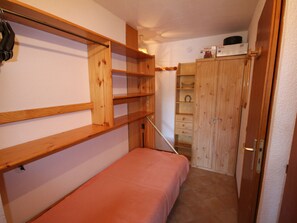 Interior - Sunny small 2-room cabin, sleeps 4/5 (Les Saisies)