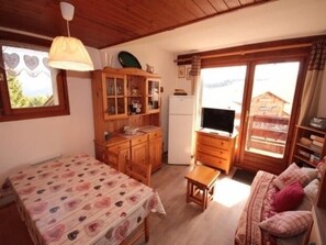 Interior - Sunny small 2-room cabin, sleeps 4/5 (Les Saisies)