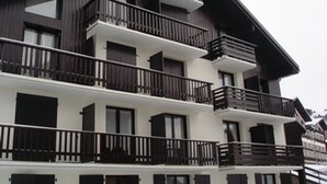 Exterior - Cozy cabin studio for 4 at Les Saisies, pets allowed (Les Saisies)