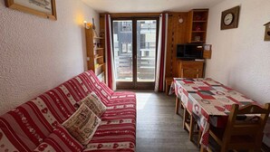 Living area - Cozy cabin studio for 4 at Les Saisies, pets allowed (Les Saisies)
