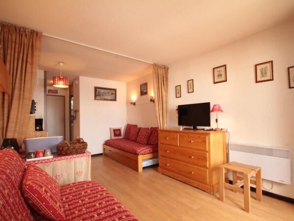 TV - Bright studio with south balcony, pets allowed (Les Saisies)