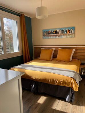 2 chambres, fer et planche à repasser, Wi-Fi gratuit, draps fournis