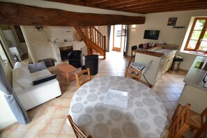 TV, lareira, DVD player