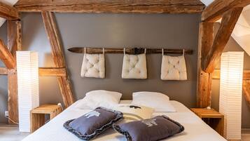 3 bedrooms, iron/ironing board, travel cot, free WiFi