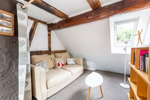 Smart TV, DVD player, books, music library