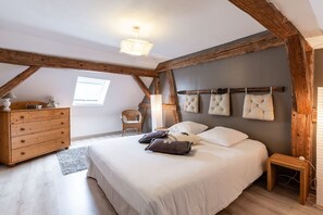 3 bedrooms, iron/ironing board, travel cot, free WiFi