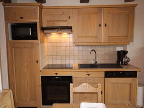 Réfrigérateur, micro-ondes, four, lave-vaisselle