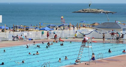 RIVERVIEW VILLA AT OCEAN BEACH: 5 QUEEN BEDS