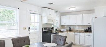 RIVERVIEW VILLA AT OCEAN BEACH: 5 QUEEN BEDS