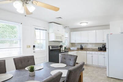 RIVERVIEW VILLA AT OCEAN BEACH: 5 QUEEN BEDS