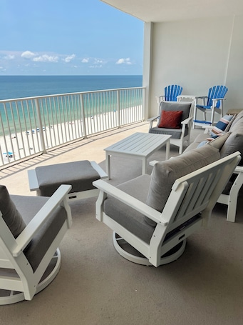 Property grounds. Regency Isle-1004 - Direct access to beach, pool, hot tub, huge private balcony