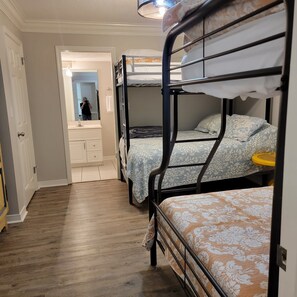 5 Schlafzimmer, Bügeleisen/Bügelbrett, Reisekinderbett, WLAN