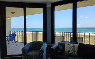 5 BR on gulf - 2 condos open to eachother- 5 parking spaces available!