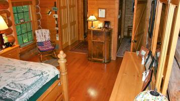 5 bedrooms, desk, iron/ironing board, free WiFi