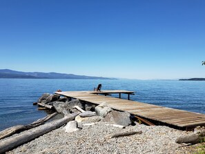 Chaises longues, serviettes de plage
