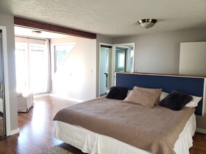 3 slaapkamers, een strijkplank/strijkijzer, reisbedje, gratis wifi