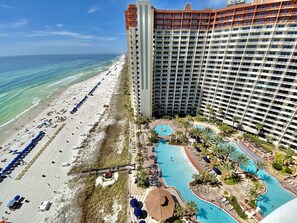 Una piscina cubierta, una piscina climatizada