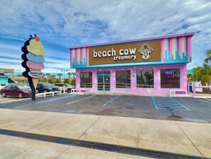 Exterior - Shores of Panama end unit /Sunset view/FREE BEACH CHAIRS/res. parking (panama city beach)