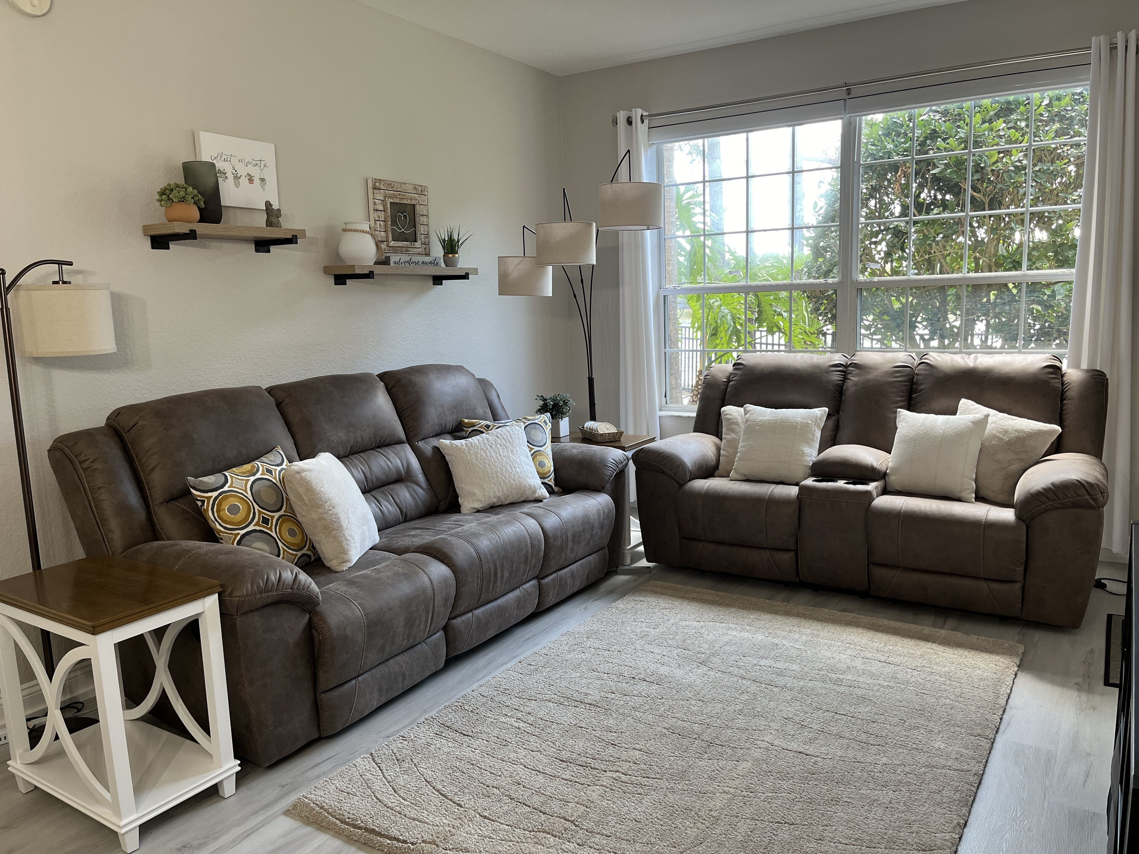 Smart TV, ping pong, books