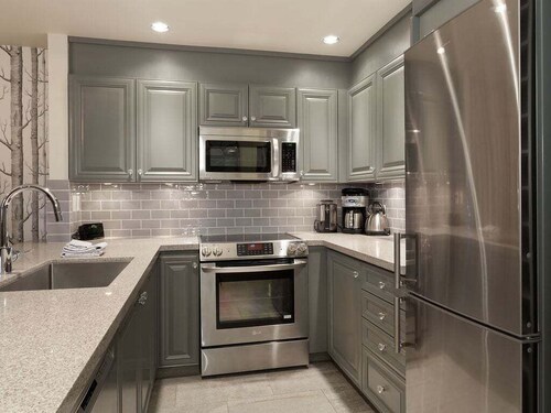 Ski-in/walk-out | Private Hot Tub | Parking | BBQ