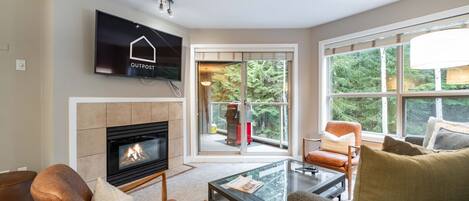 Télévision, cheminée