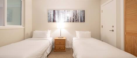 2 bedrooms, internet, bed sheets