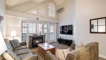 Télévision, cheminée