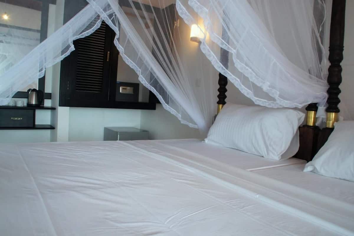 Deluxe Room, Ocean View | 1 bedroom, minibar, desk, iron/ironing board