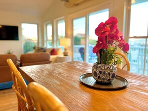 Dining - Chasin' Surf - PRIVATE BEACH ACCESS WITH OCEAN VIEWS (Topsail Beach)