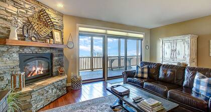 Stunning mountain Views-come enjoy Spring at this this cozy retreat!