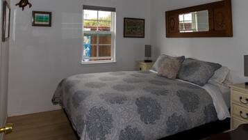 2 quartos, cofres nos quartos, ferros/tábuas de passar roupa, Wi-Fi