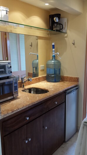 Fridge, microwave, stovetop, coffee/tea maker - Beach Condo, Playa Del Carmen, Mexico! 333W (Playa del Carmen)