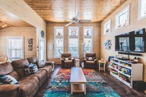 TV, videogiochi, lettore DVD, libri