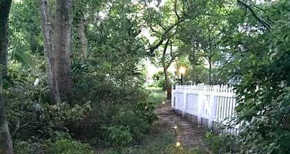 Private Garden Cottage in the heart of Historic Southport!