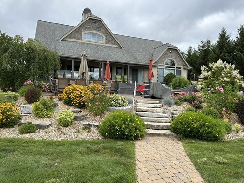 Lake Leelanau Luxury Lake Home, Outdoor Kitchen, Hot Tub, Kayaks, Paddle Boards