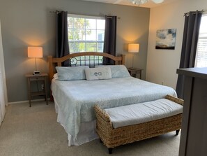 2 camere, una scrivania, ferro/asse da stiro, culla da viaggio