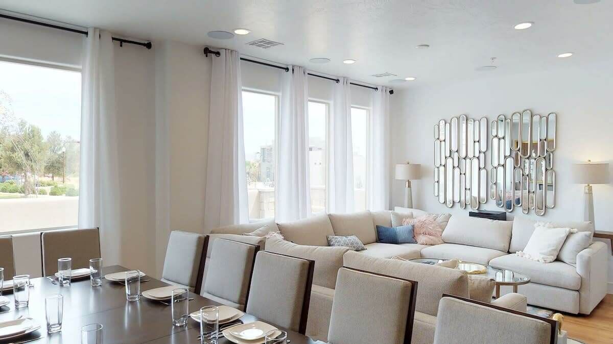 Dining room/living room