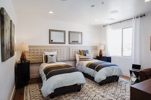 5 habitaciones, tabla de planchar con plancha, cuna de viaje y wifi 
