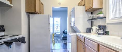 ثلاجة، ميكروويف، فرن، موقد طهي مسطح