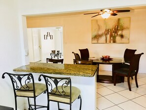 Dining - ANDY  accommodation is good for couples, business  (Cutler Bay)