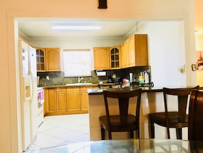 Private kitchen - ANDY  accommodation is good for couples, business  (Cutler Bay)