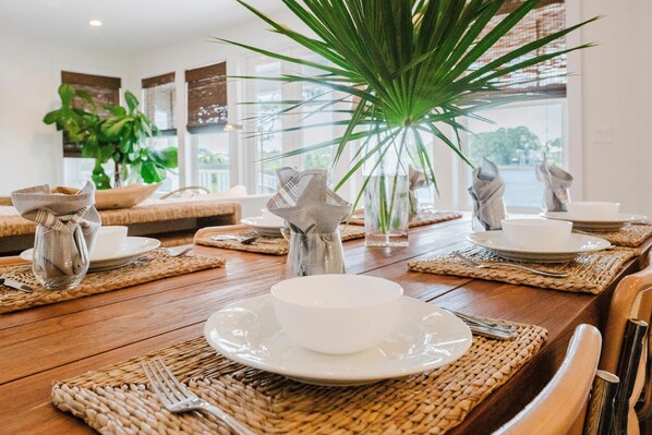 Dining - Lakefront I PUBLIC BEACH 8min walk I Private dock  I SUPs kayaks all beach gear (Santa Rosa Beach)