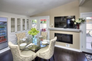 Dining - Exquisite Vacation House close to Disneyland (Fullerton)