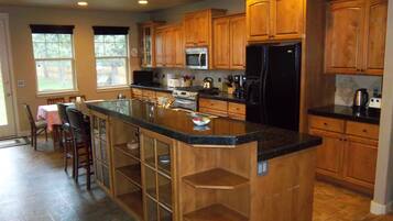 冰箱、微波炉、烤箱、炉灶