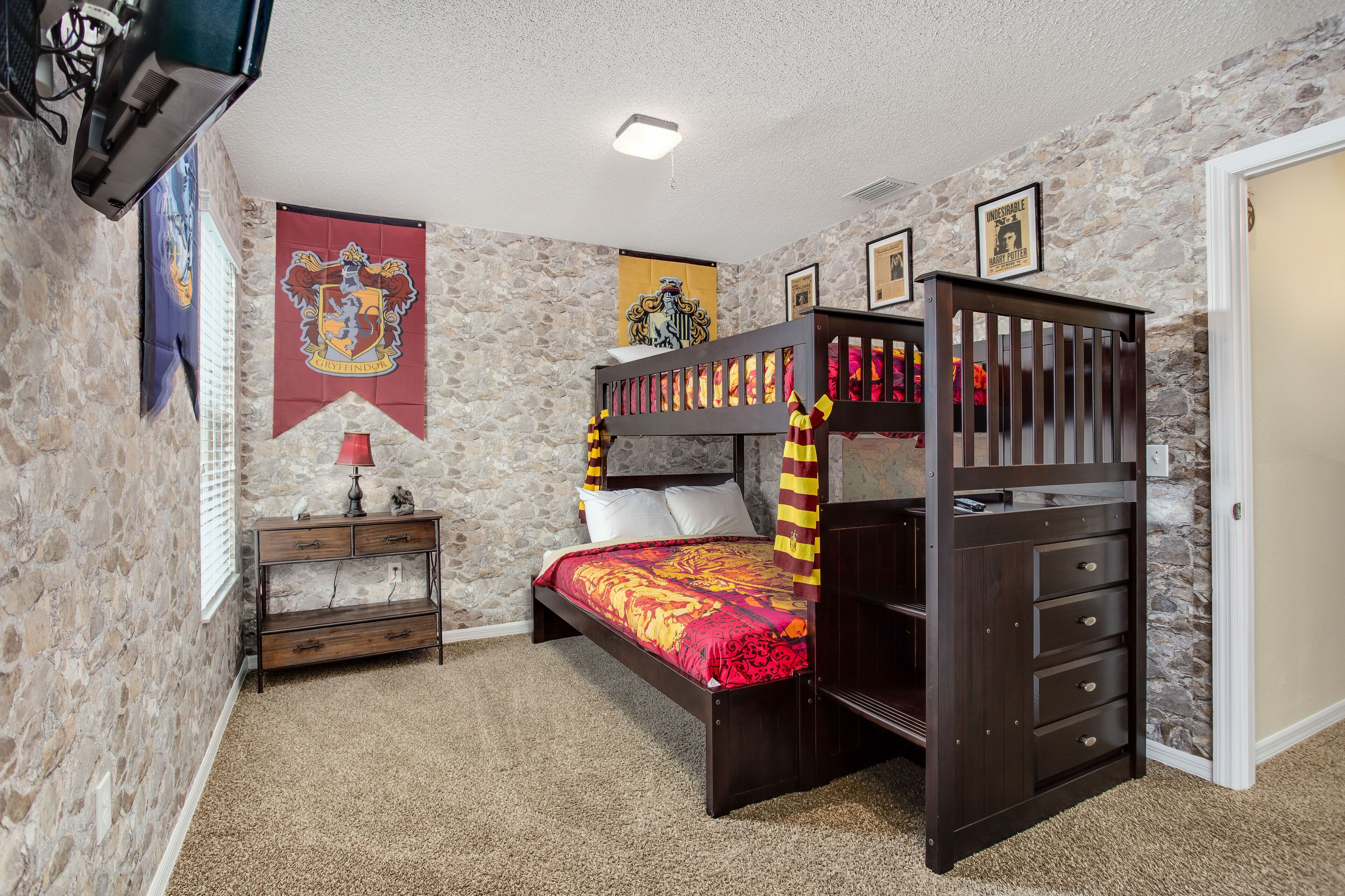 Luxury Lakeside 7BR / 7 Bath Villa, Private Pool & Spa, Game Room near Disney