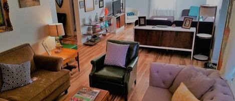 Smart TV, fireplace, DVD player, books