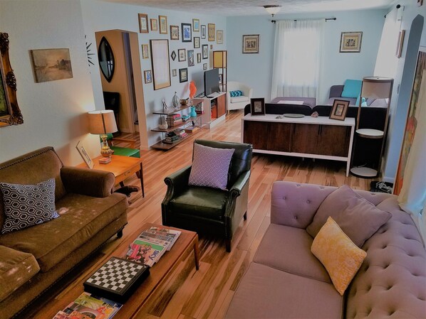 Smart TV, fireplace, DVD player, books