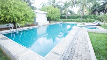 Outdoor pool, pool loungers