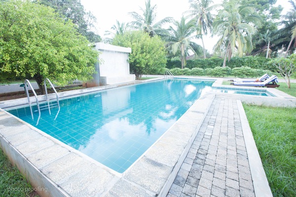 Outdoor pool, pool loungers